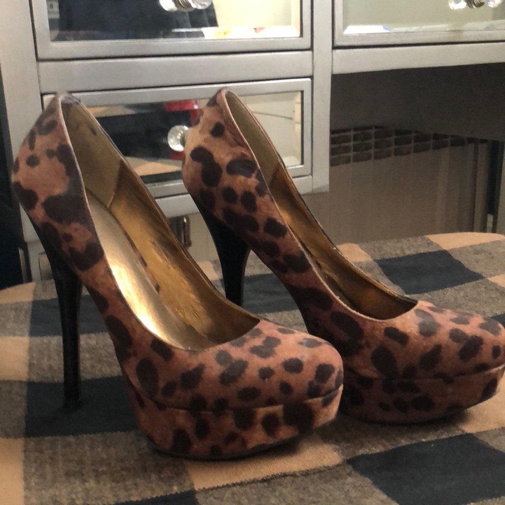 Zigi soho Animal print platform pumps in good condition. Size 7